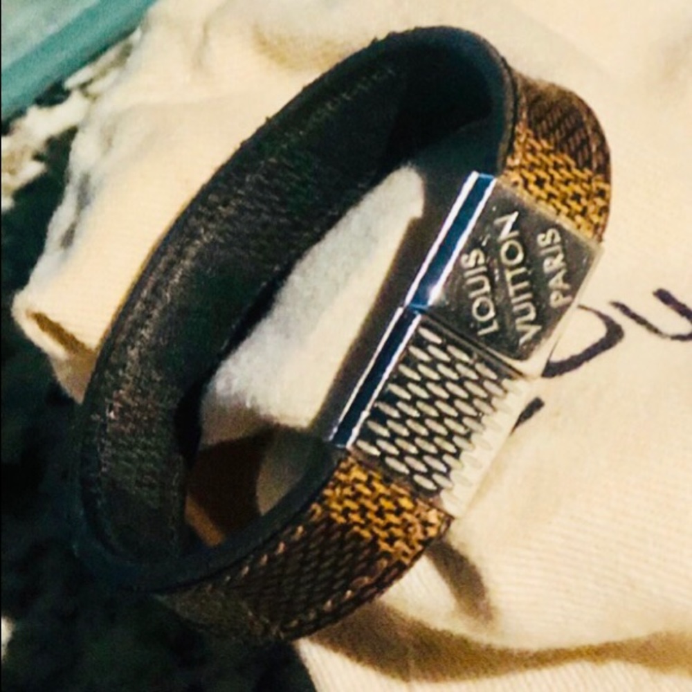 Louis Vuitton Men’s Bracelet “Pull IT”